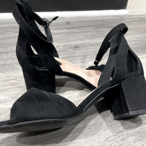 Low heel open toe, can still look amazing with style with out the foot fatigue ✨